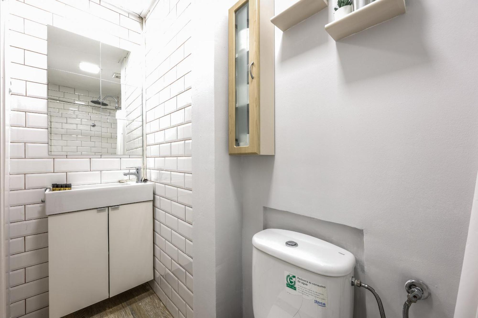 Pequeno Apartamento Reformado En Tirso De Molina Alquiler Temporal Madrid Exterior photo