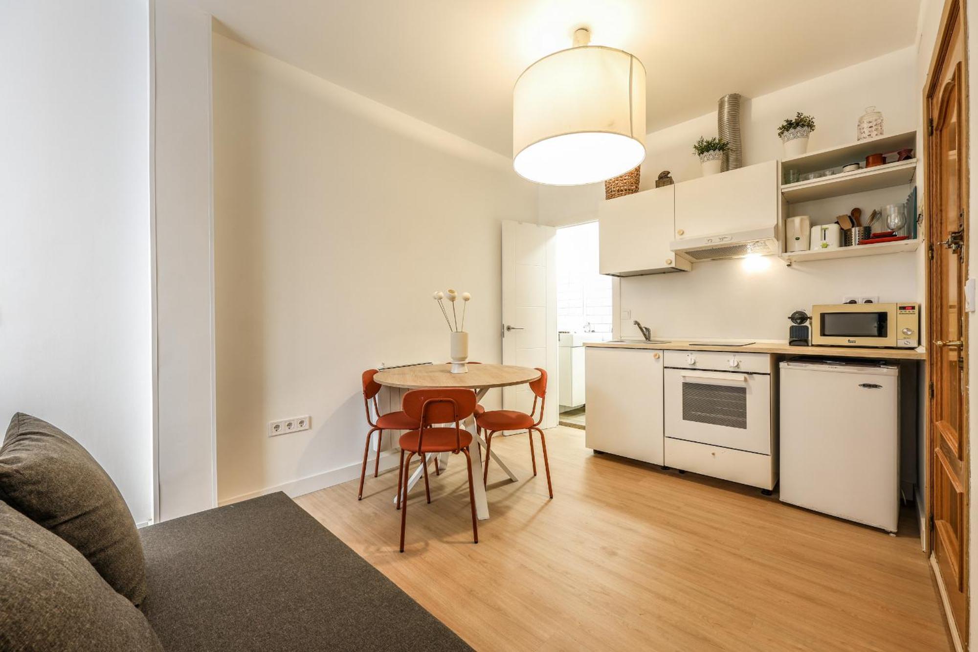 Pequeno Apartamento Reformado En Tirso De Molina Alquiler Temporal Madrid Exterior photo